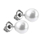 Stud earrings with pearl