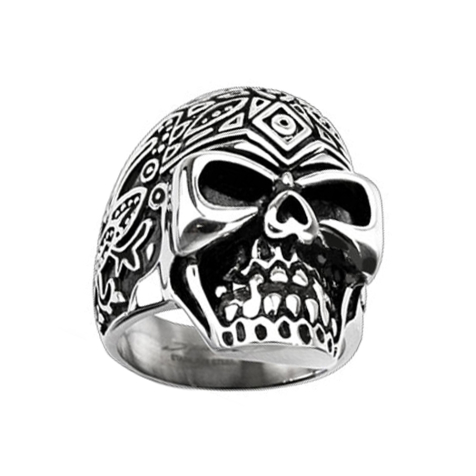 Ring decorated with a silver sugar skull