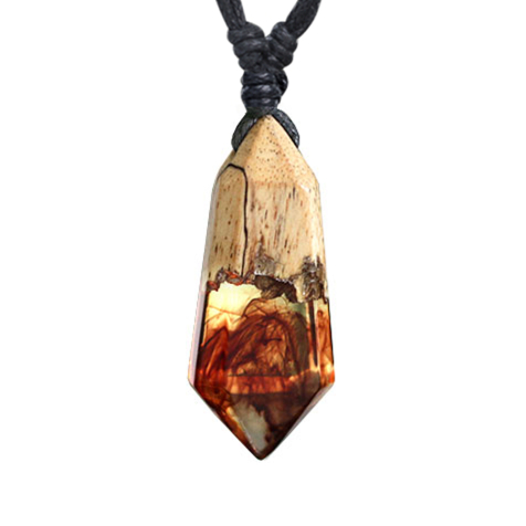 Collier noir pendentif cristal coloration époxy rouge en bois de tamarin