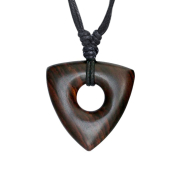 Collier noir pendentif tronc triangle en bois Narra