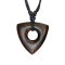 Collana nera con ciondolo triangolo tribale in legno di Narra