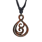 Collier noir pendentif ornement tribal goutte en bois Narra