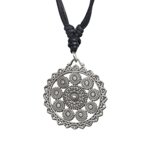 Collana nera con ciondolo in argento mandala flowers