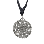 Collana nera con ciondolo in argento mandala flowers