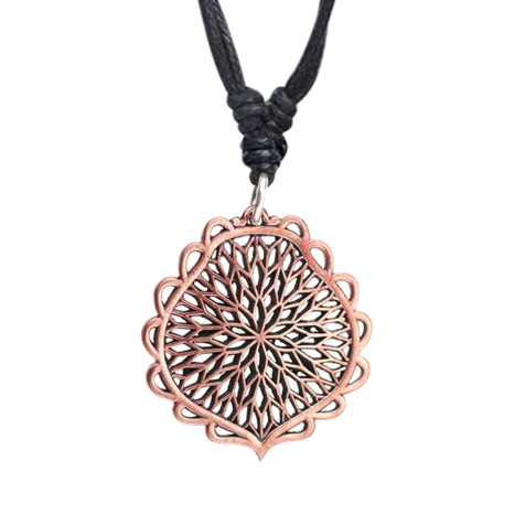 Collana nera con ciondolo in oro rosa fiore della vita con foglie