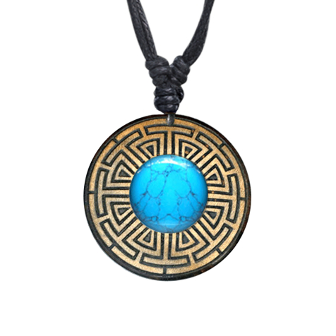 Collier noir pendentif rond labyrinthe avec pierre turquoise en bois de Narra