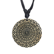 Collier noir pendentif motif marocain en bois de crocodile