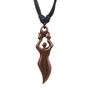Collier noir pendentif déesse en bois Narra