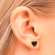 Boucles doreilles argentées avec cœur noir