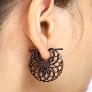 Boucle doreille « Fleur de vie » en bois de narra