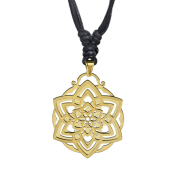 Collier noir avec pendentif plaqué or...