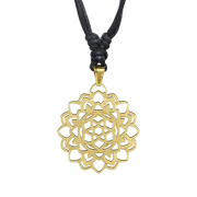 Collier noir avec pendentif mandala plaqué or
