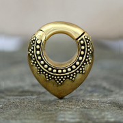 Foldable dotted segment ring earring