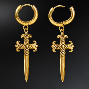 Boucle doreille plaquée or avec pendentif en forme de poignard en croix