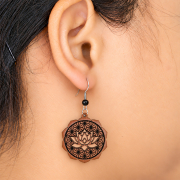 Boucles doreilles « Lotus Mandala » en bois de sawo