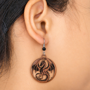 Boucles doreilles « dragon » en bois de sawo